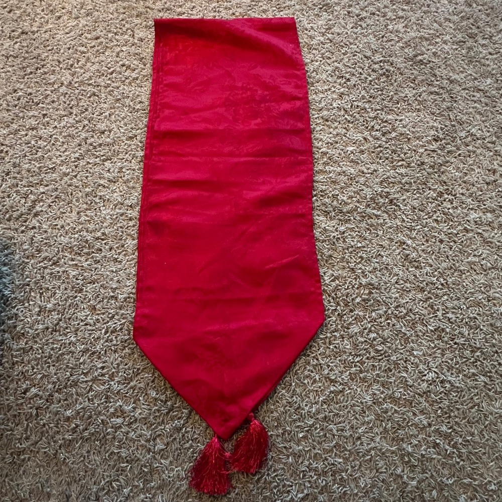 Red Damask Floral Jacquard Table Runner Holiday Decor 66x12.5‎